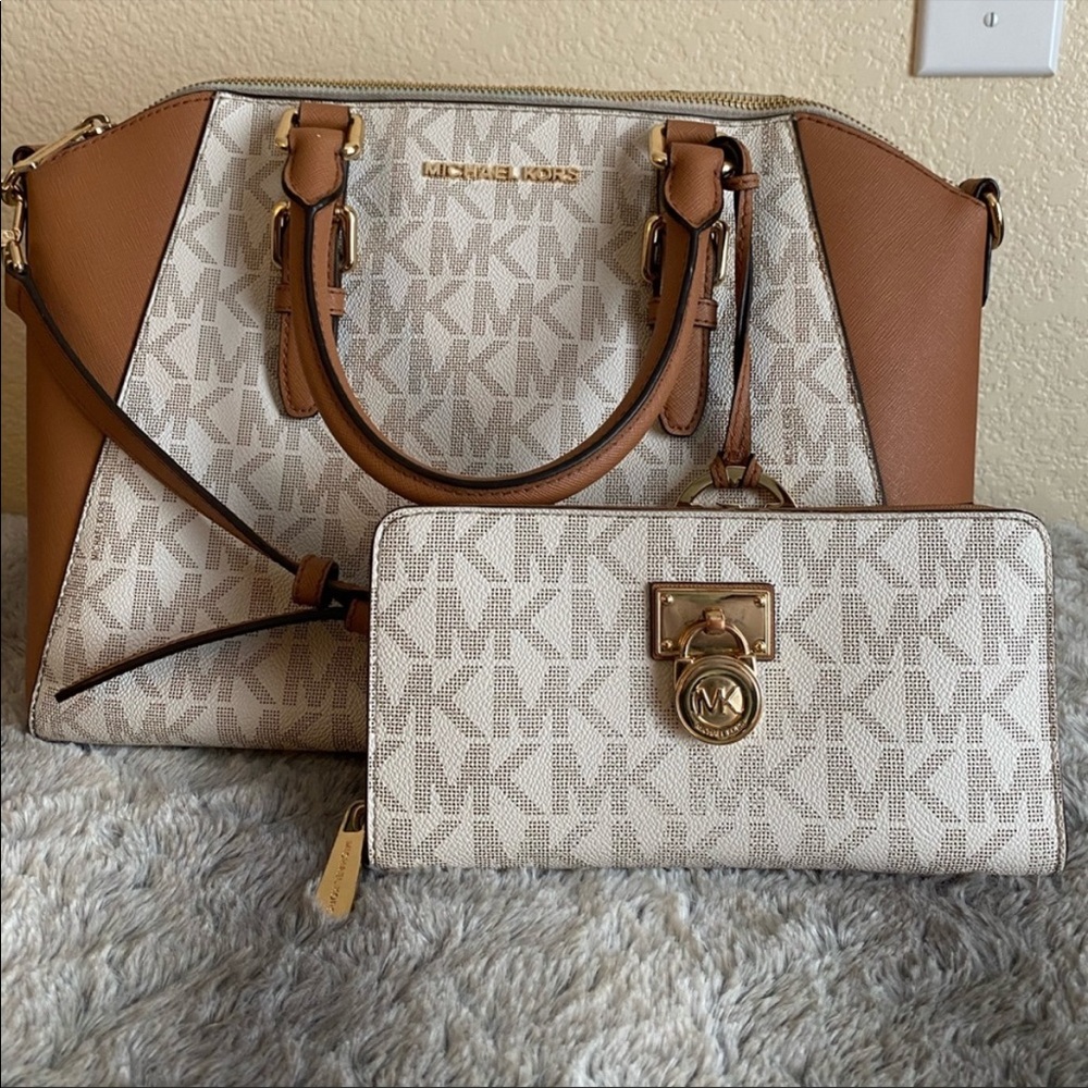 Michael Kors Signature satchel w wallet
